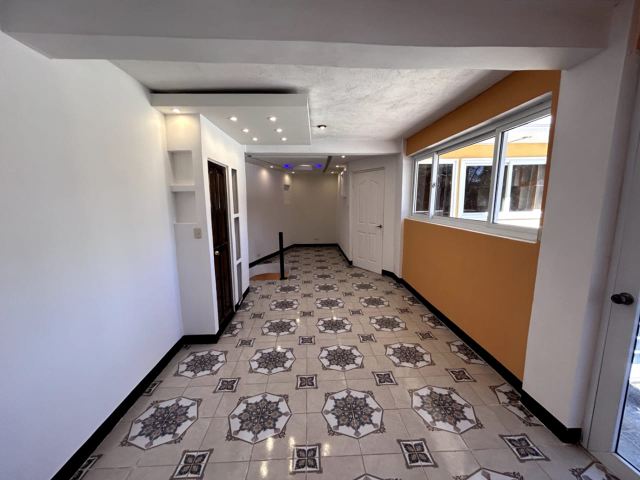 CASA CON SALÓN SOCIAL EN SAN LUCAS SACATEPÉQUEZ — Casa en Venta en San Lucas Sacatepéquez, Sacatepéquez — foto 8 de 17