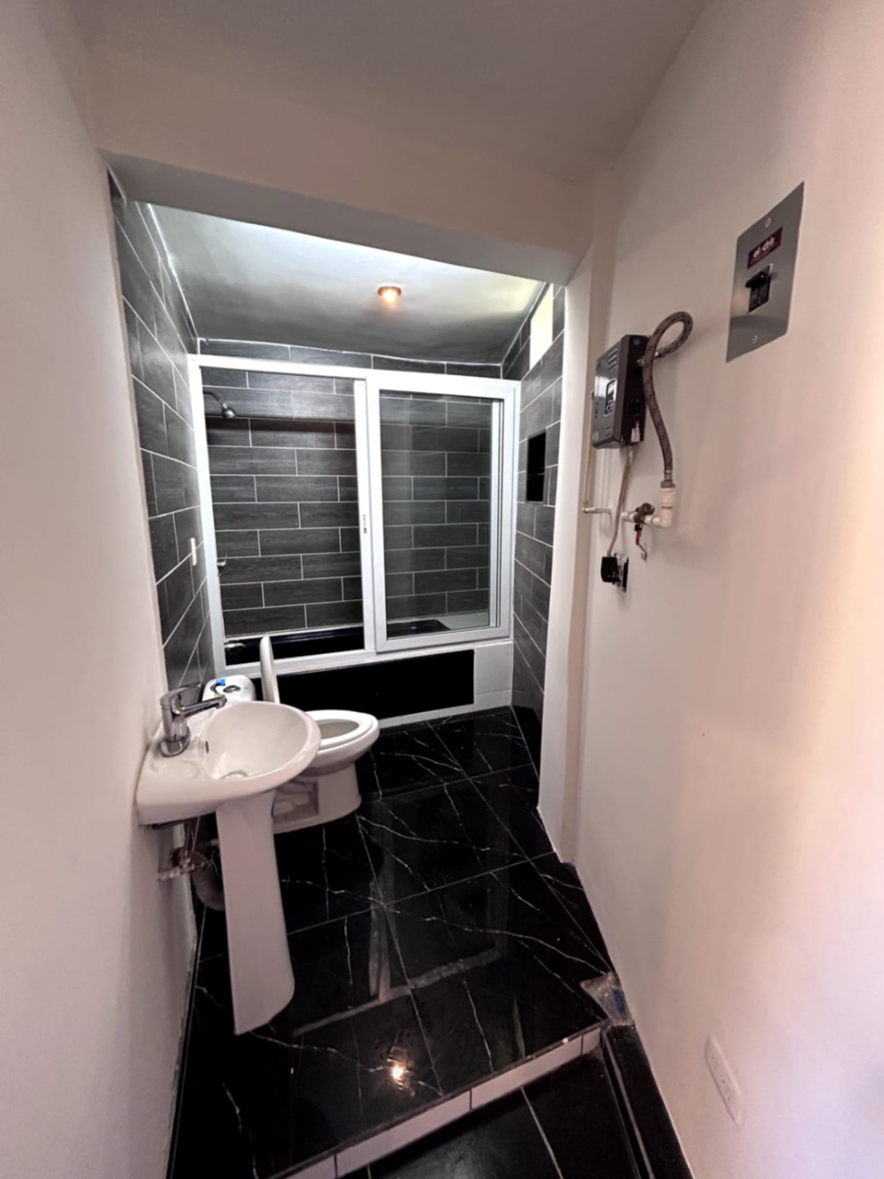 CASA CON SALÓN SOCIAL EN SAN LUCAS SACATEPÉQUEZ — Casa en Venta en San Lucas Sacatepéquez, Sacatepéquez — foto 10 de 17