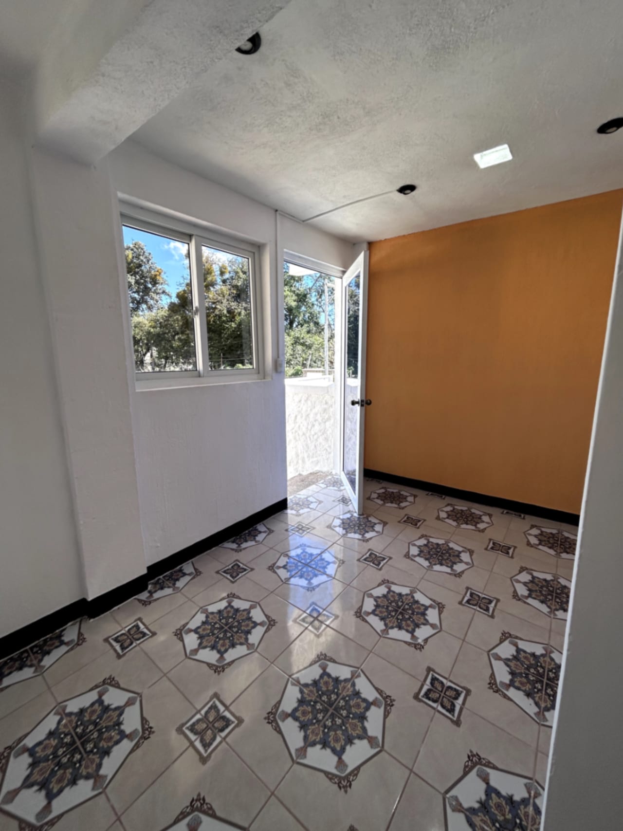 CASA CON SALÓN SOCIAL EN SAN LUCAS SACATEPÉQUEZ — Casa en Venta en San Lucas Sacatepéquez, Sacatepéquez — foto 11 de 17