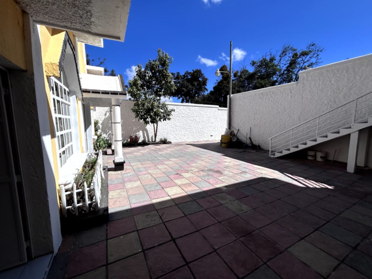 CASA CON SALÓN SOCIAL EN SAN LUCAS SACATEPÉQUEZ — Casa en Venta en San Lucas Sacatepéquez, Sacatepéquez — foto 3 de 17