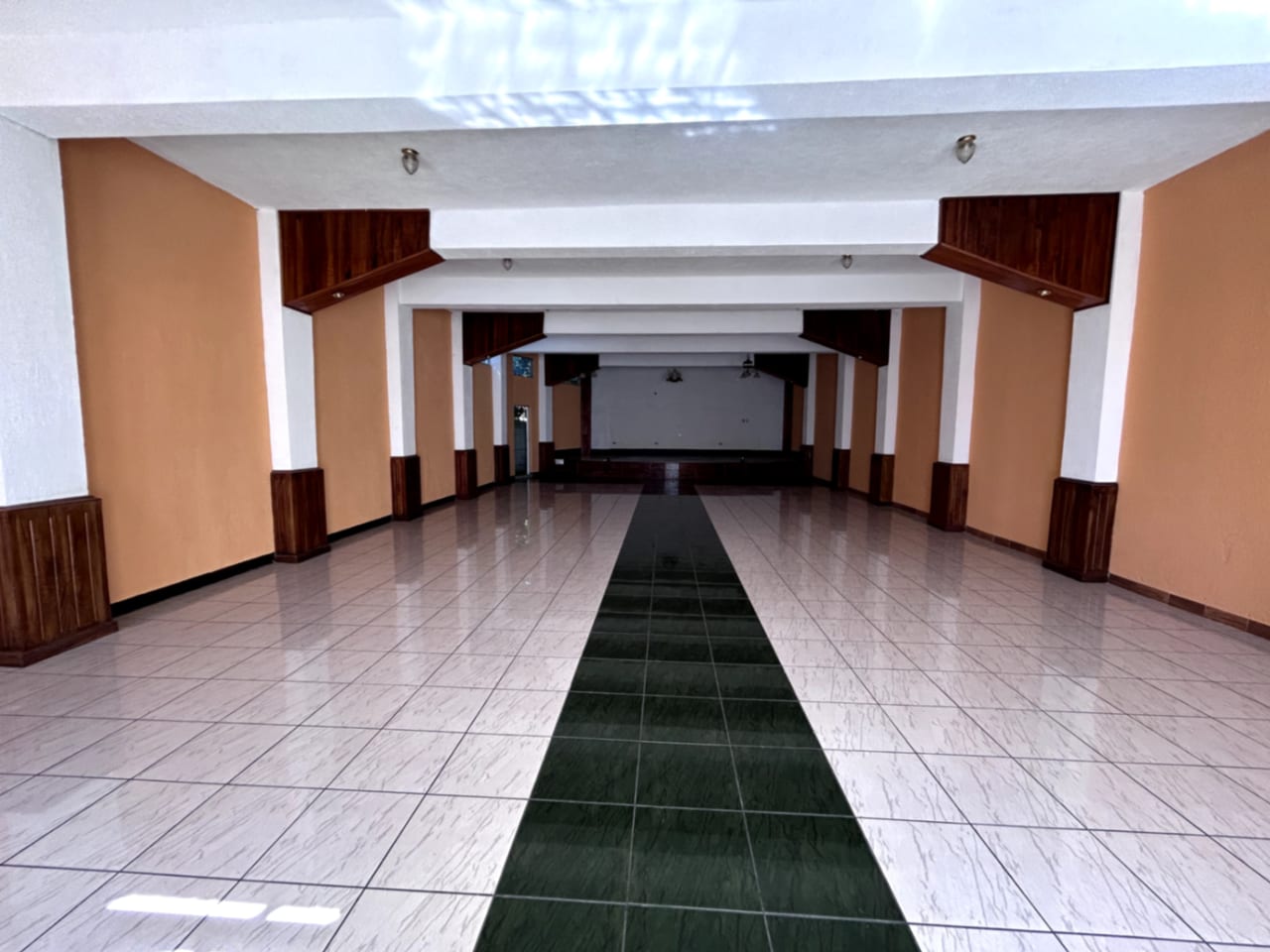 CASA CON SALÓN SOCIAL EN SAN LUCAS SACATEPÉQUEZ — Casa en Venta en San Lucas Sacatepéquez, Sacatepéquez — foto 4 de 17