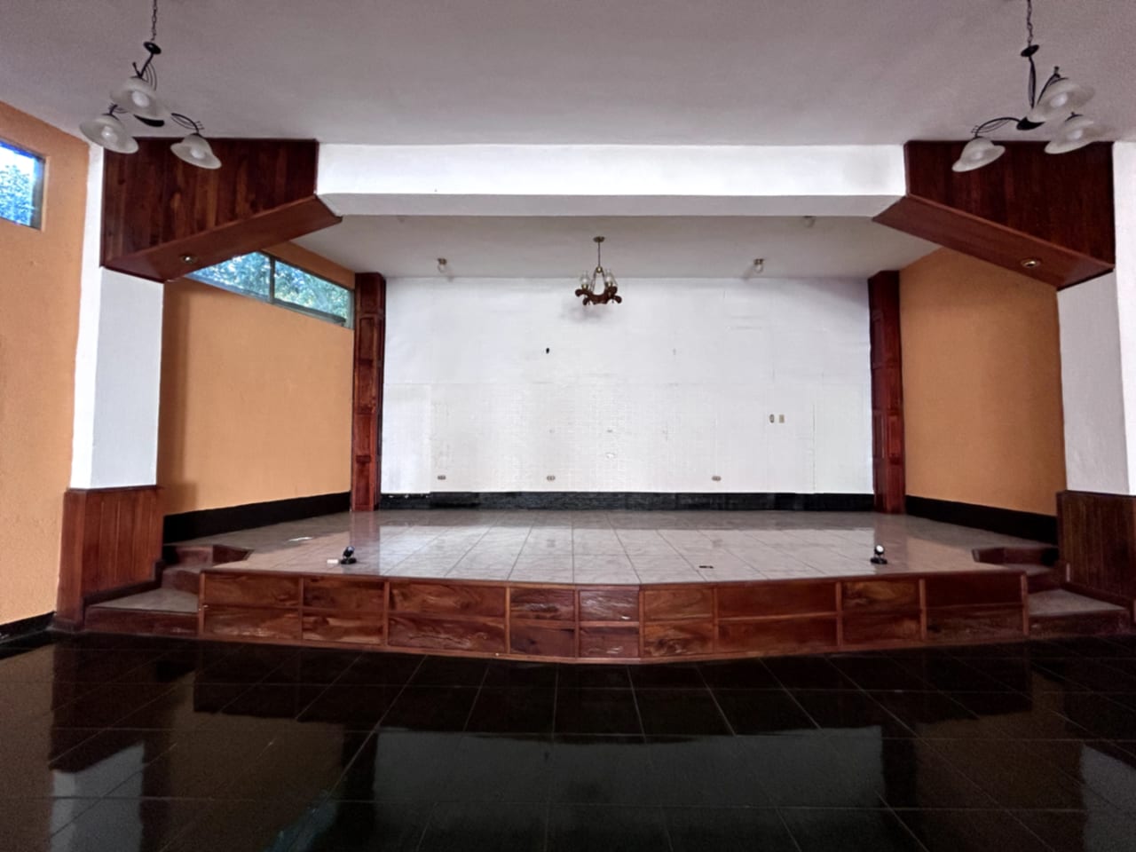 CASA CON SALÓN SOCIAL EN SAN LUCAS SACATEPÉQUEZ — Casa en Venta en San Lucas Sacatepéquez, Sacatepéquez — foto 6 de 17