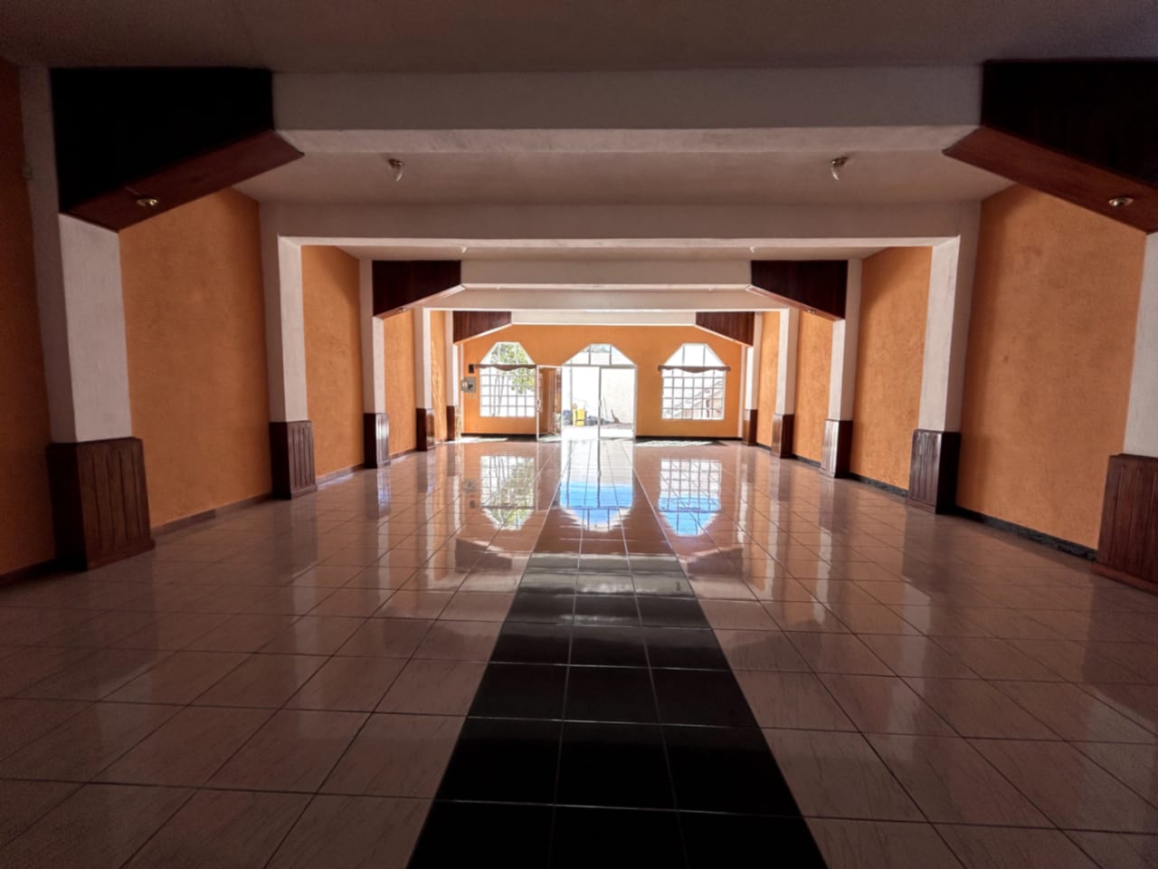 CASA CON SALÓN SOCIAL EN SAN LUCAS SACATEPÉQUEZ — Casa en Venta en San Lucas Sacatepéquez, Sacatepéquez — foto 5 de 17