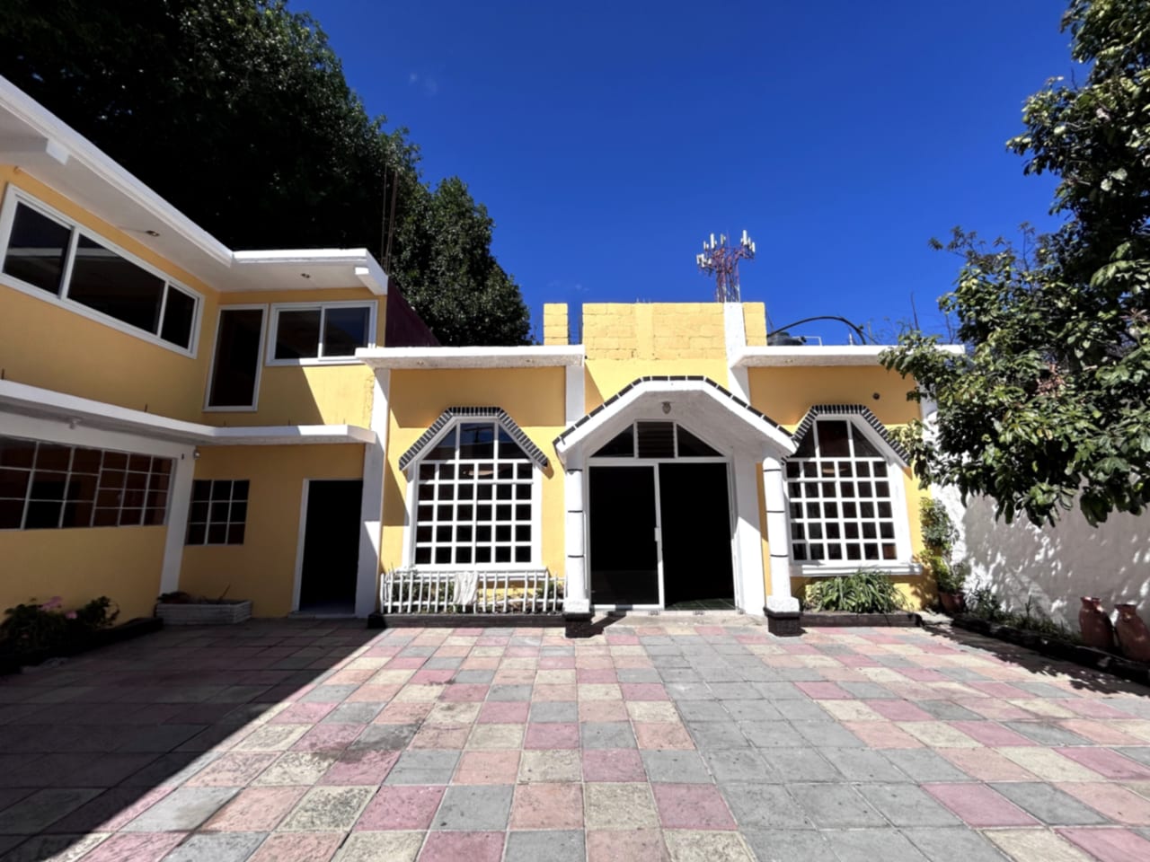 CASA CON SALÓN SOCIAL EN SAN LUCAS SACATEPÉQUEZ — Casa en Venta en San Lucas Sacatepéquez, Sacatepéquez — foto 1 de 17