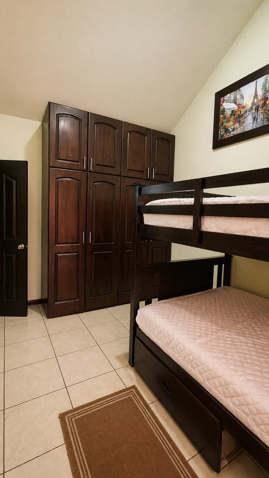 Casa en Renta Modelo Navarra | Condado en Naranjo | Zona 4 de Mixco — Casa en Alquiler en Condado Naranjo, Zona 4 Mixco, Guatemala, Ciudad — foto 10 de 17