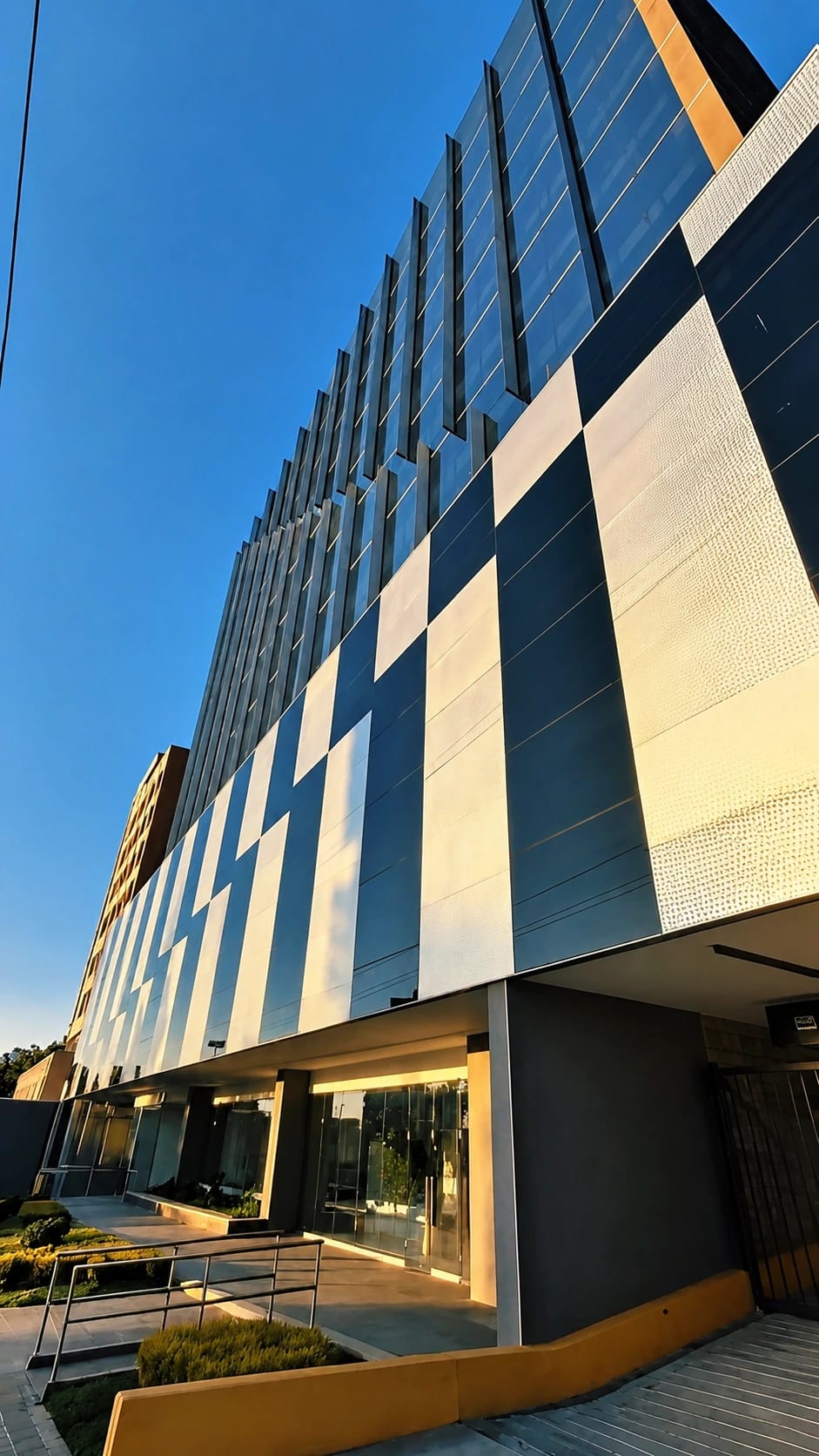 Edificio en Renta (preda) | Boulevard los Proceres | Zona 10 Guatemala — Edificio en Alquiler en Zona 10, Guatemala, Ciudad — foto 2 de 17