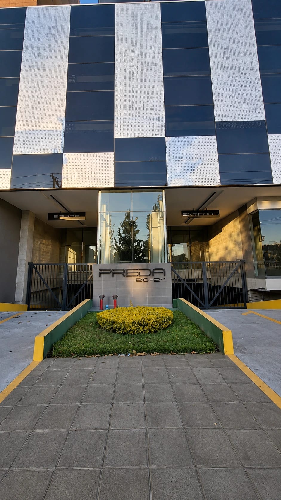 Edificio en Renta (preda) | Boulevard los Proceres | Zona 10 Guatemala — Edificio en Alquiler en Zona 10, Guatemala, Ciudad — foto 3 de 17