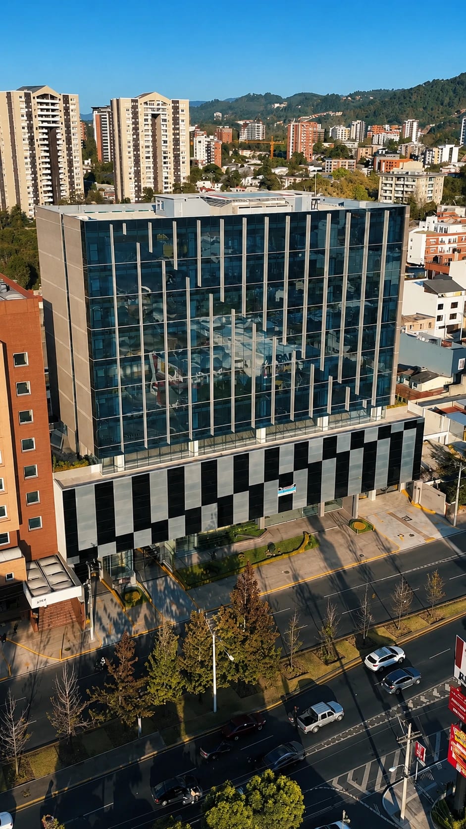 Edificio en Renta (preda) | Boulevard los Proceres | Zona 10 Guatemala — Edificio en Alquiler en Zona 10, Guatemala, Ciudad — foto 1 de 17