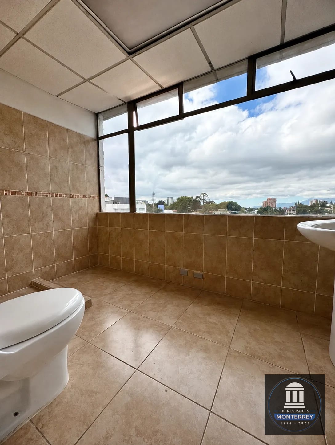 Piso Corporativo en Renta | Nivel 2 | Boulevard los Próceres | Zona 10 — Oficina en Alquiler en Zona 10, Guatemala, Ciudad — foto 11 de 14