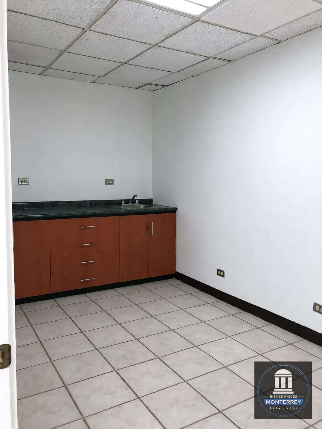 Piso Corporativo en Renta | Nivel 4 | Boulevard los Próceres | Zona 10 — Oficina en Alquiler en Zona 10, Guatemala, Ciudad — foto 9 de 11
