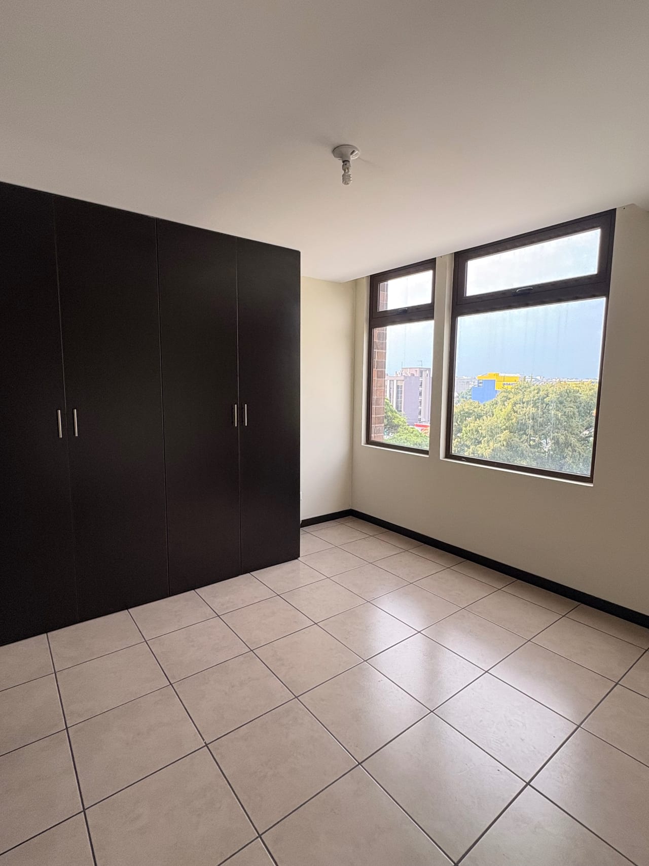 Amplio apartamento en venta zona 9 — Apartamento en Venta en Torre Barcelona, Zona 9, Guatemala, Ciudad — foto 6 de 17