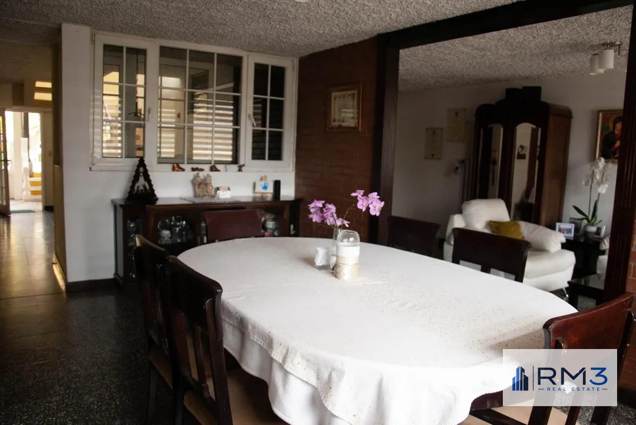 Venta de Casa con Piscina en Santa Rita 2, Zona 2 de Mixco — Casa en Venta en Zona 2 Mixco, Guatemala, Ciudad — foto 1 de 14