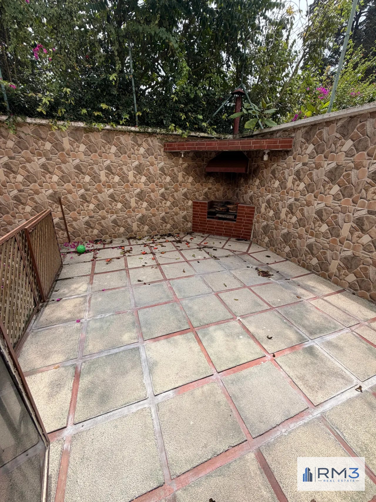 Patio — Se vende casa en Residenciales las Bugambilias Zona 7 — Casa en Venta en Zona 7, Guatemala, Ciudad — foto 4 de 12