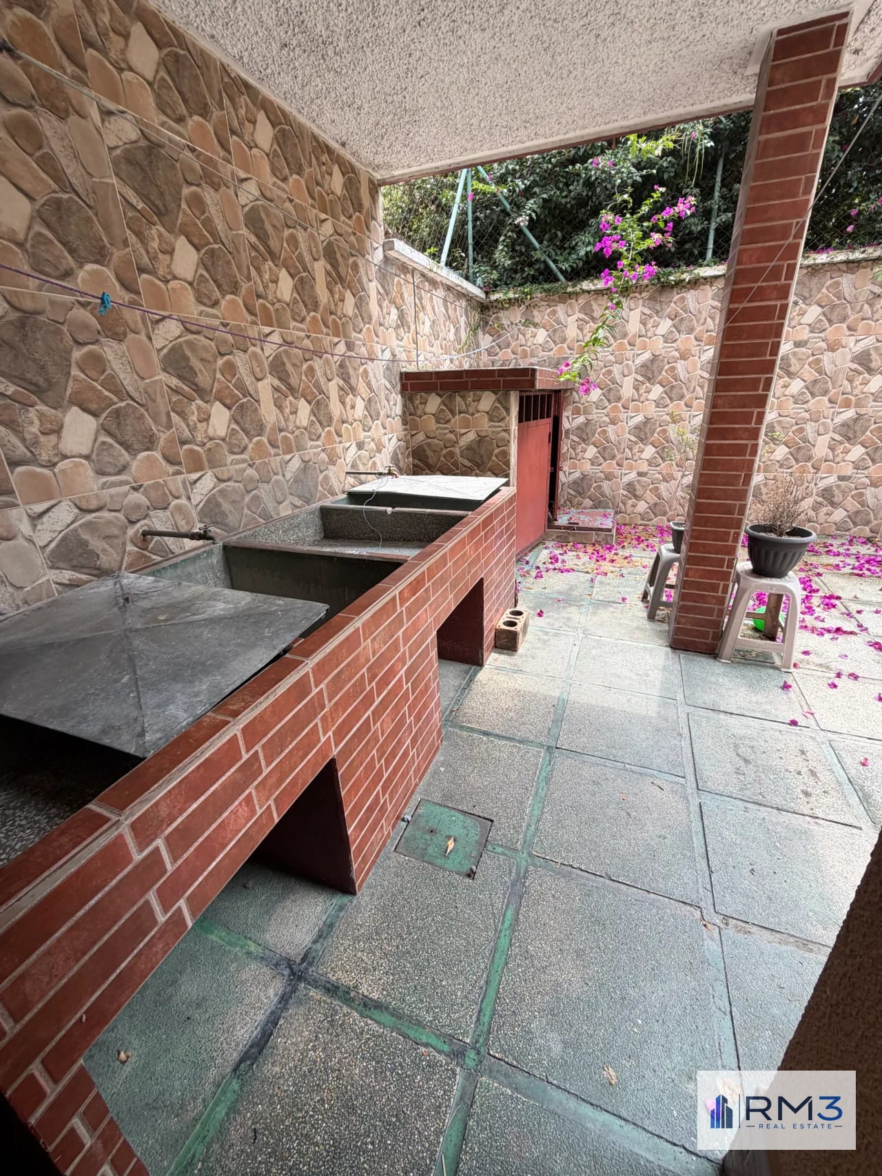 Pila y Tendedero — Se vende casa en Residenciales las Bugambilias Zona 7 — Casa en Venta en Zona 7, Guatemala, Ciudad — foto 5 de 12