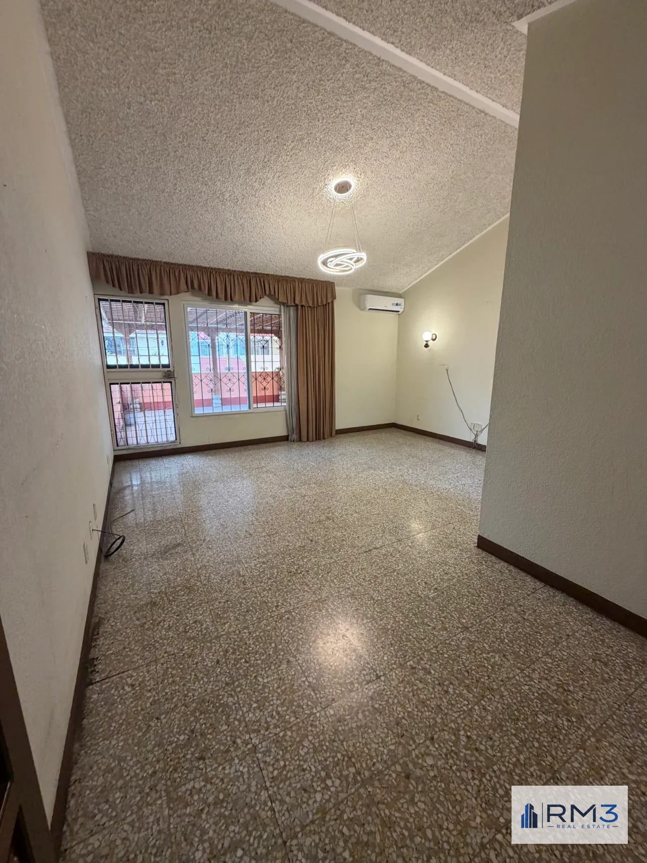 Dormitorio principal — Se vende casa en Residenciales las Bugambilias Zona 7 — Casa en Venta en Zona 7, Guatemala, Ciudad — foto 7 de 12