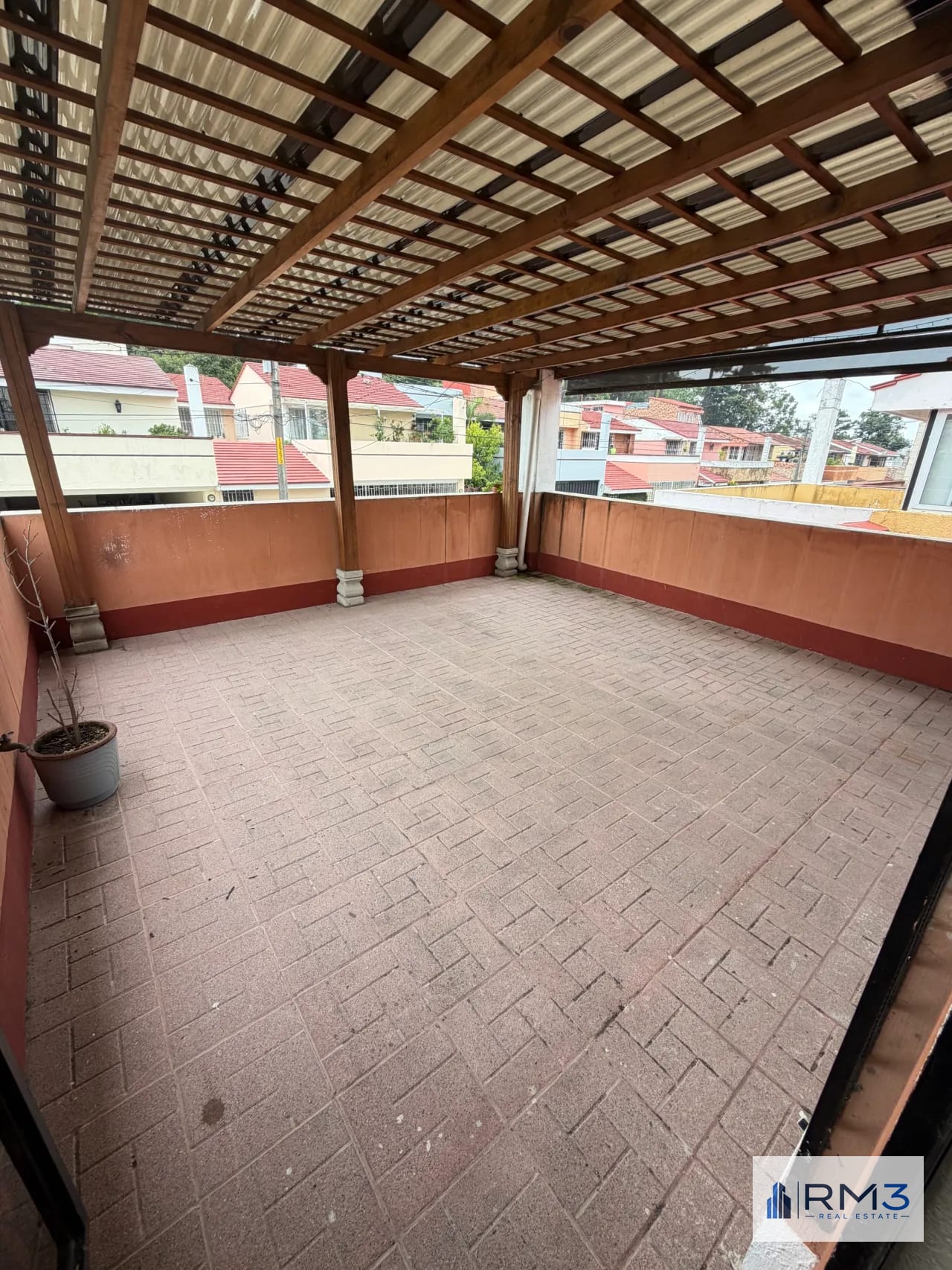 Balcón — Se vende casa en Residenciales las Bugambilias Zona 7 — Casa en Venta en Zona 7, Guatemala, Ciudad — foto 11 de 12