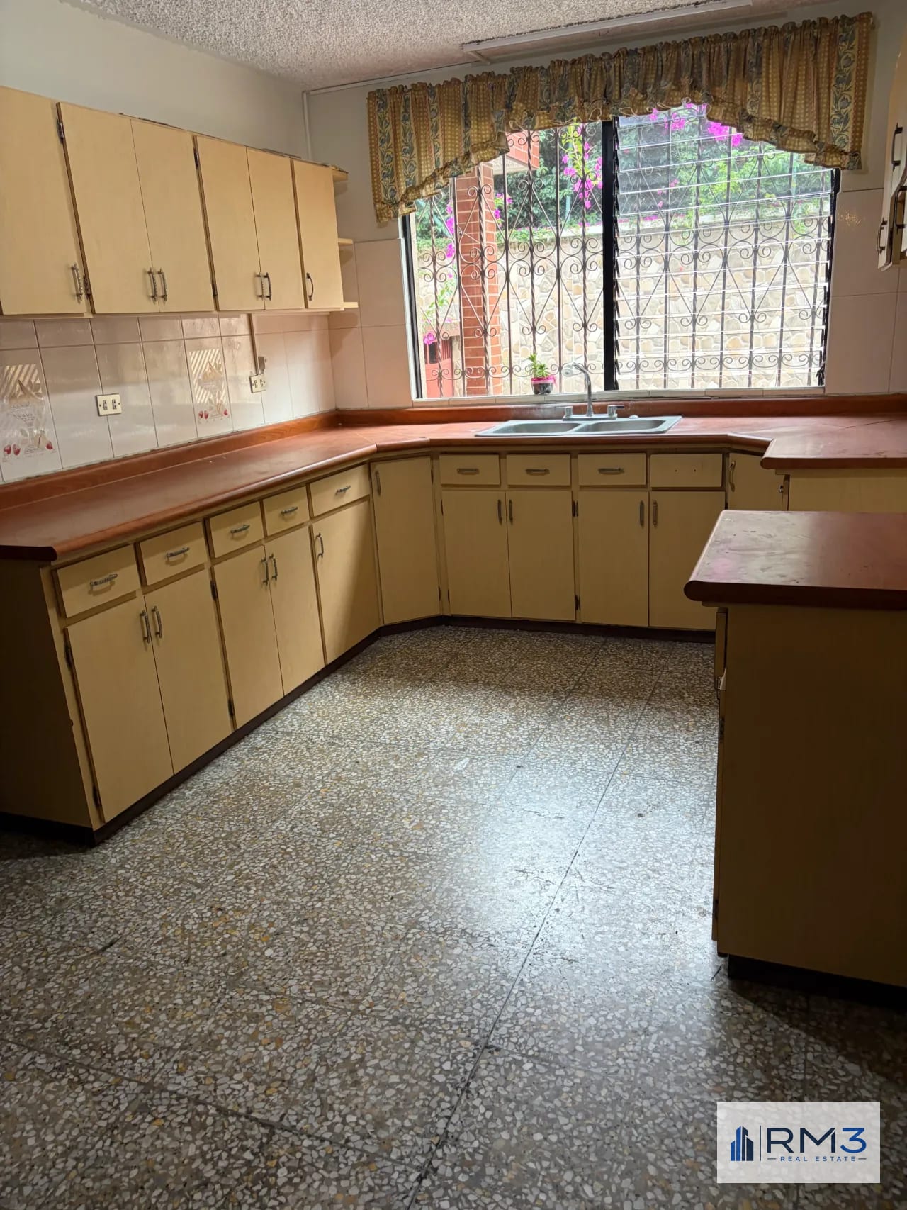 Cocina — Se vende casa en Residenciales las Bugambilias Zona 7 — Casa en Venta en Zona 7, Guatemala, Ciudad — foto 3 de 12