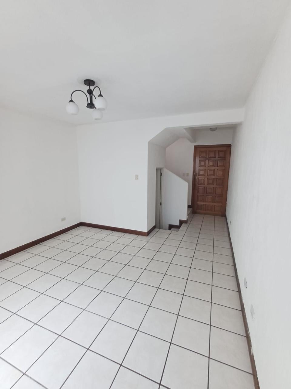 Townhouse en Venta San Cristobal — Casa en Venta en Pinares de San Cristobal, Zona 8 Mixco, Guatemala, Ciudad — foto 2 de 4