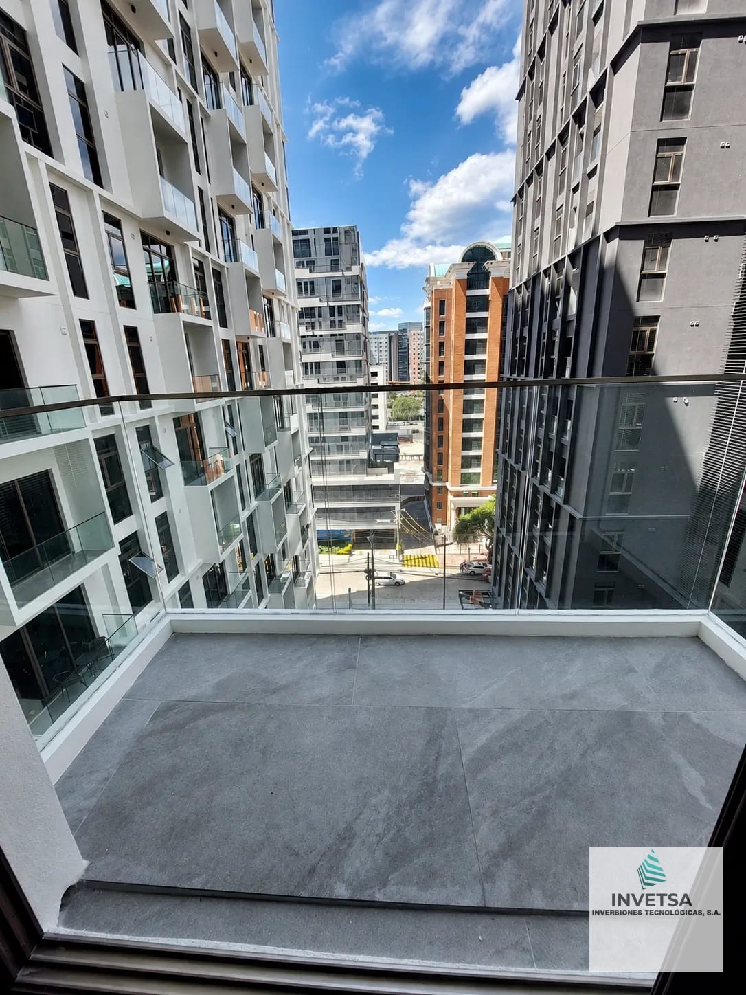 APARTAMENTO EN RENTA - EDIFICIO ATARAH, ZONA 10 — Apartamento en Alquiler en Atarah, Zona 10, Guatemala, Ciudad — foto 7 de 14