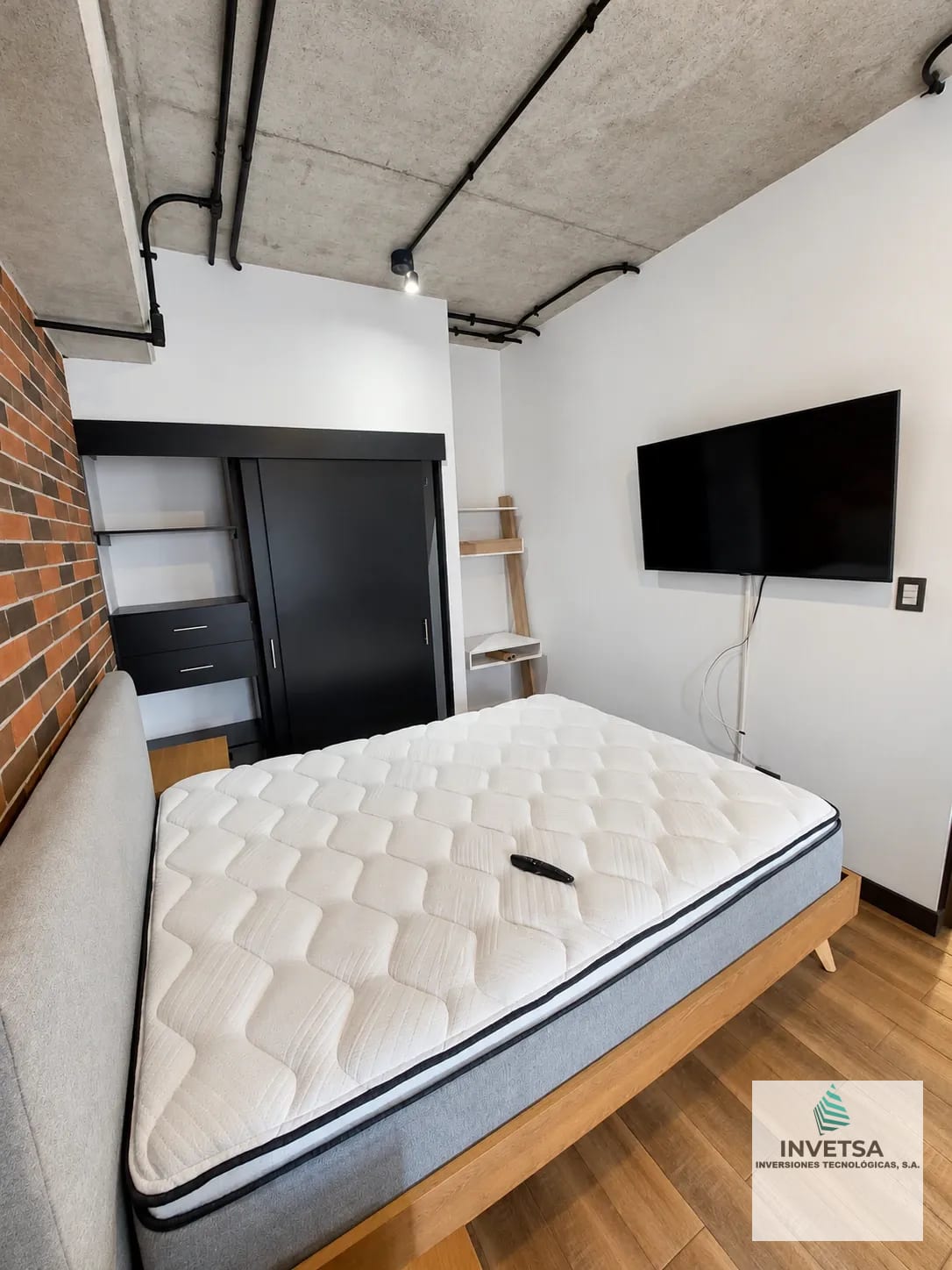 Dormitorio principal — APARTAMENTO EN RENTA - La Villa, Edificio Zoe Zona 14 — Apartamento en Alquiler en Zoe Apartments, Zona 14, Guatemala, Ciudad — foto 7 de 16