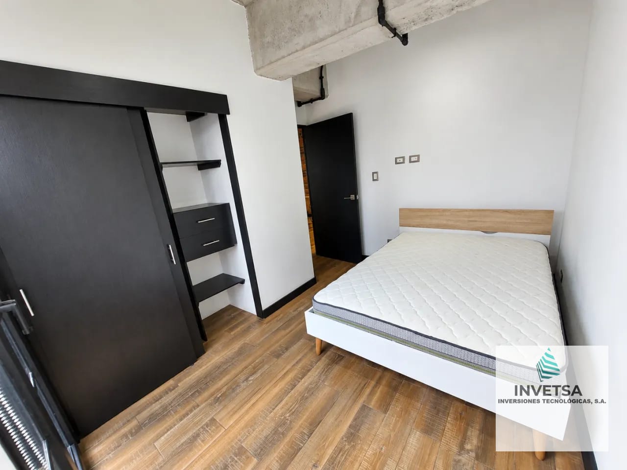 Dormitorio 2 — APARTAMENTO EN RENTA - La Villa, Edificio Zoe Zona 14 — Apartamento en Alquiler en Zoe Apartments, Zona 14, Guatemala, Ciudad — foto 8 de 16