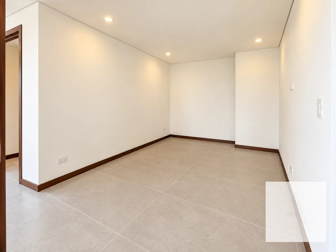 Sala — Apartamento en renta | Reserva 5ta Avenida, Zona 14 | 3 habitaciones — Apartamento en Alquiler en Quinta Avenida, Zona 14, Guatemala, Ciudad — foto 3 de 14