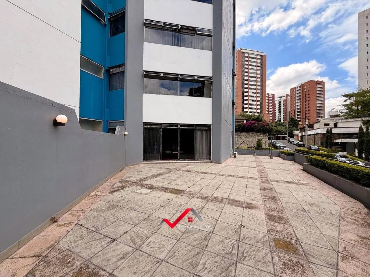 Apartamento con Amplia Terraza , Zona 14 — Apartamento en Alquiler en Zona 14, Guatemala, Ciudad — foto 4 de 9