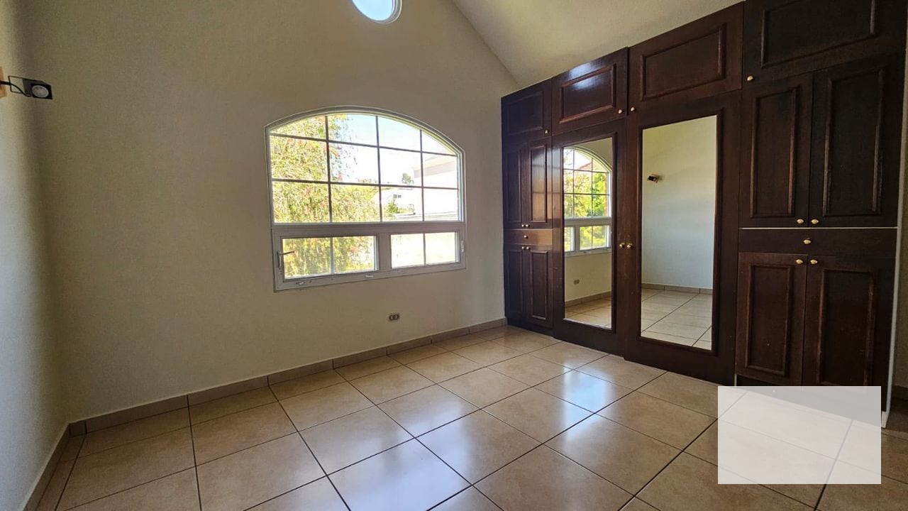 Casa en Renta zona 16 Jardines de San Isidro — Casa en Alquiler en Zona 16, Guatemala, Ciudad — foto 6 de 13