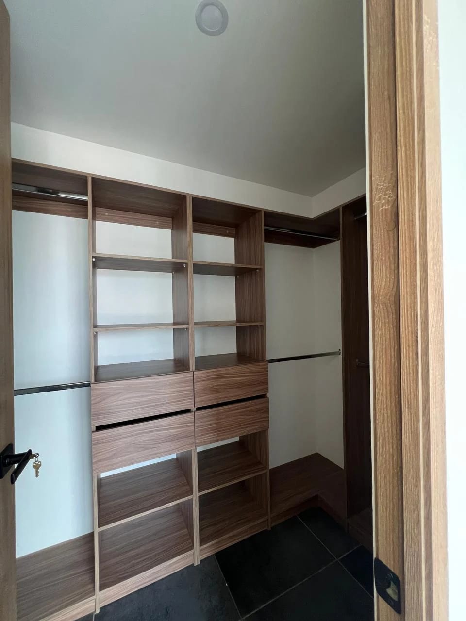 Lindo apartamento de dos dormitorios — Apartamento en Alquiler en Zona Viva, Zona 10, Guatemala, Ciudad — foto 12 de 17
