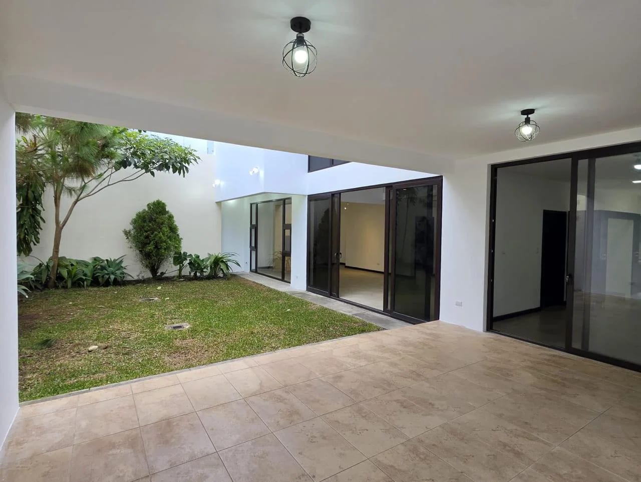 Espectacular residencia en venta en zona 16 Lomas de San Isidro — Casa en Venta en Lomas de San Isidro, Zona 16, Guatemala, Ciudad — foto 10 de 15
