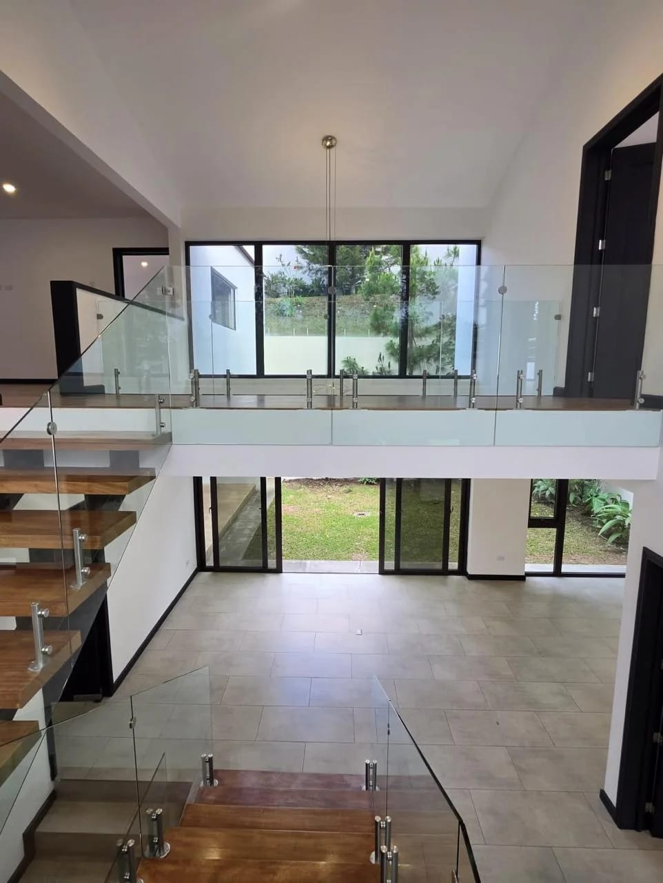 Espectacular residencia en venta en zona 16 Lomas de San Isidro — Casa en Venta en Lomas de San Isidro, Zona 16, Guatemala, Ciudad — foto 11 de 15