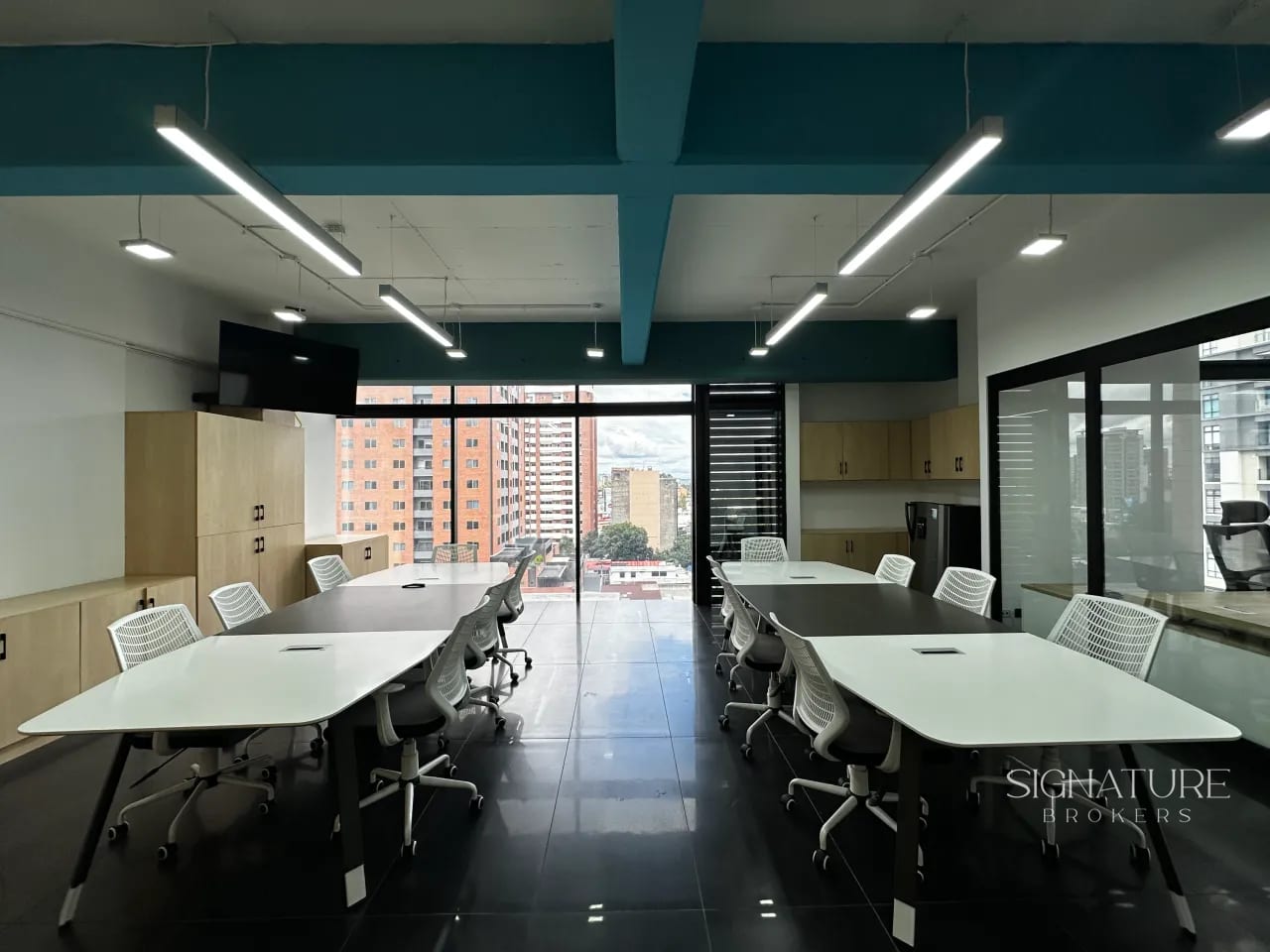 Oficina en renta – Edificio 01010 Z.10 — Oficina en Alquiler en Edificio 01010 (Cero Diez Diez), Zona 10, Guatemala, Ciudad — foto 1 de 12