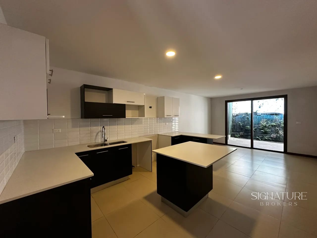 Casa en Venta - Puerta Grande, Km 14.5 CES — Casa en Venta en Puerta Grande, Carretera a El Salvador, Guatemala, Ciudad — foto 4 de 16
