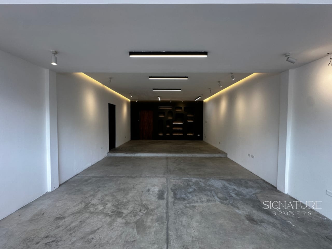 Local en Renta para Showroom- Plaza Via Fontana Z.14 — Local en Alquiler en Zona 14, Guatemala, Ciudad — foto 2 de 7