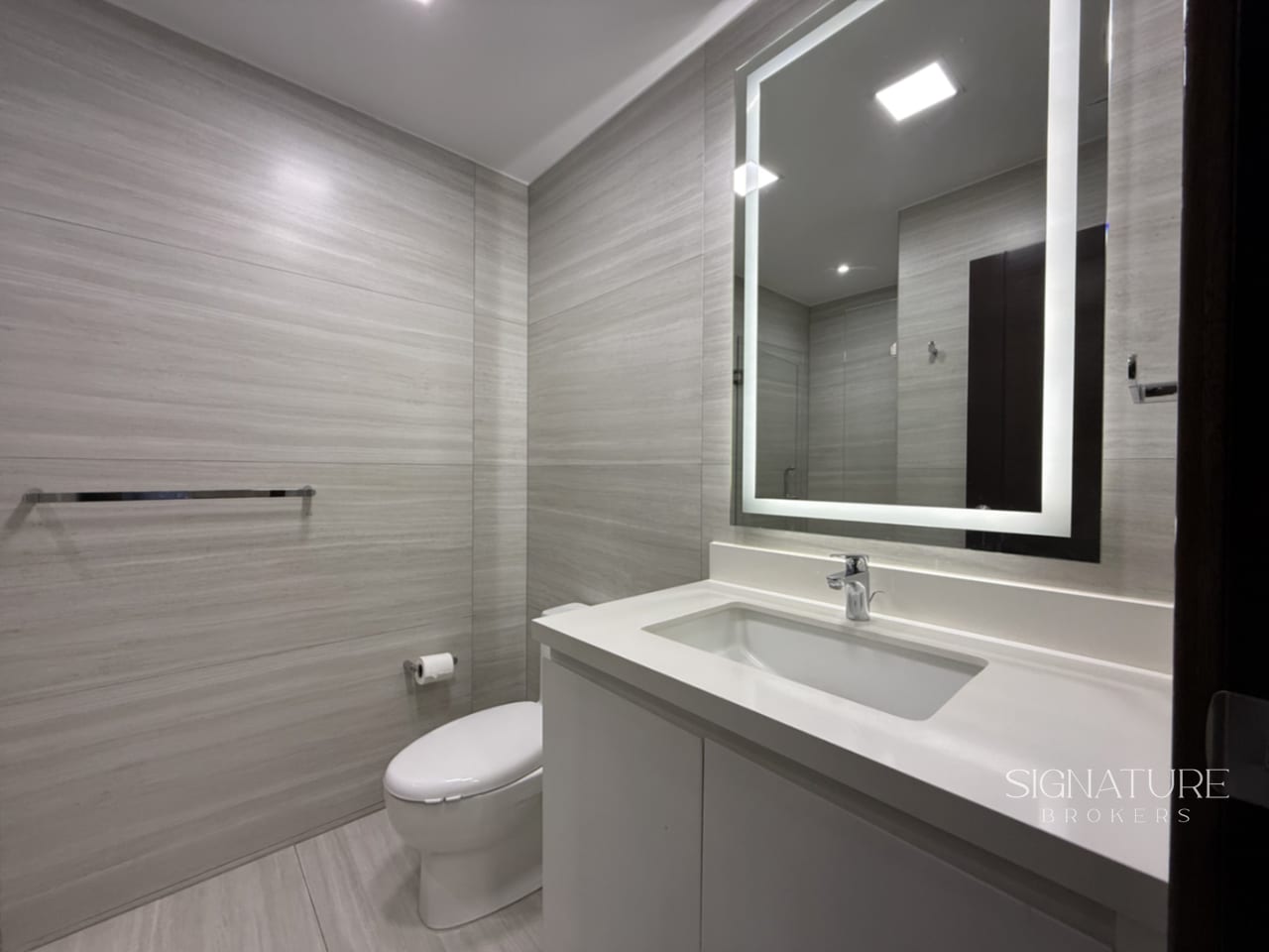 Baño Principal — Apartamento en Renta - Novus, Zona 14 — Apartamento en Alquiler en Novus, Zona 14, Guatemala, Ciudad — foto 5 de 13