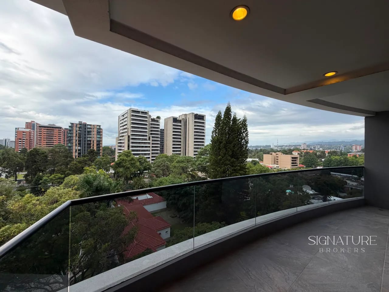 Edificio SANTA SOFÍA Z10 — Apartamento en Alquiler en Zona 10, Guatemala, Ciudad — foto 3 de 10