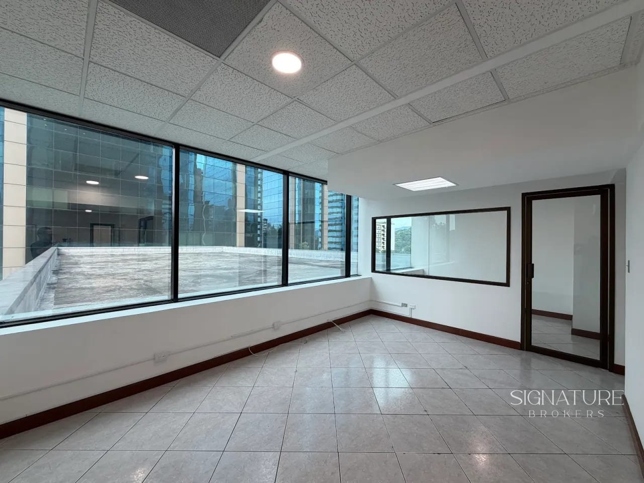 Oficina en Renta – Europlaza, 5ta Avenida Z.14 — Oficina en Alquiler en Europlaza, Zona 14, Guatemala, Ciudad — foto 5 de 17
