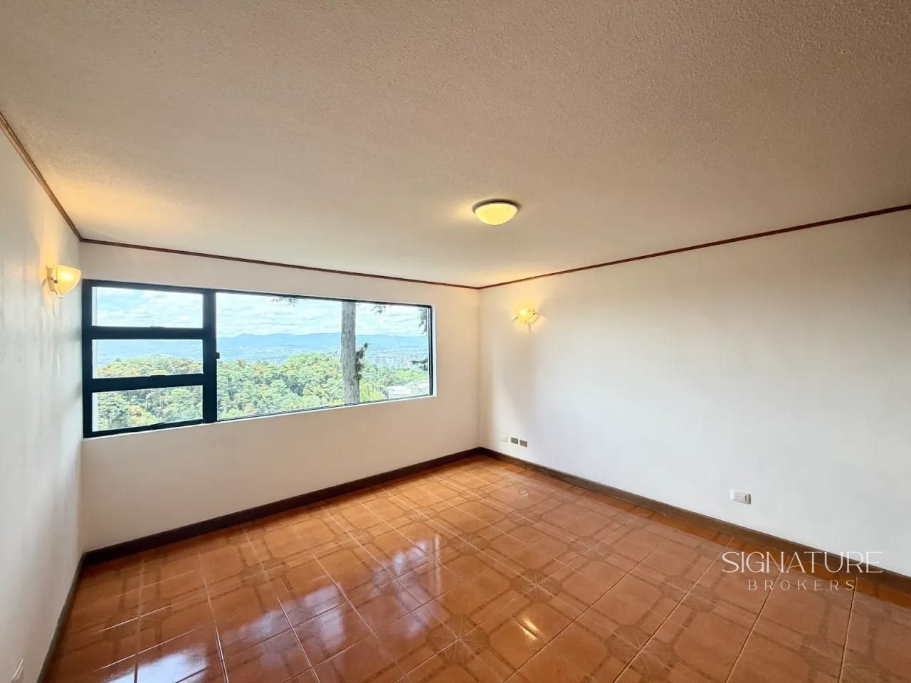 Casa en Venta – Lomas del Bosque, Finca La Plata Z.10 — Casa en Venta en Zona 10, Guatemala, Ciudad — foto 3 de 10