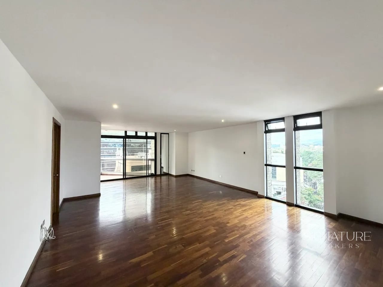 Apartamento en Renta – Edificio Tiffany I Z.10 — Apartamento en Alquiler en Tiffany, Zona 10, Guatemala, Ciudad — foto 3 de 10