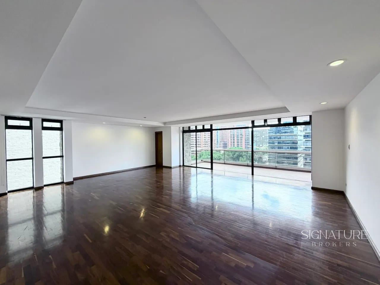 Apartamento en Renta – Edificio Tiffany I Z.10 — Apartamento en Alquiler en Tiffany, Zona 10, Guatemala, Ciudad — foto 2 de 10
