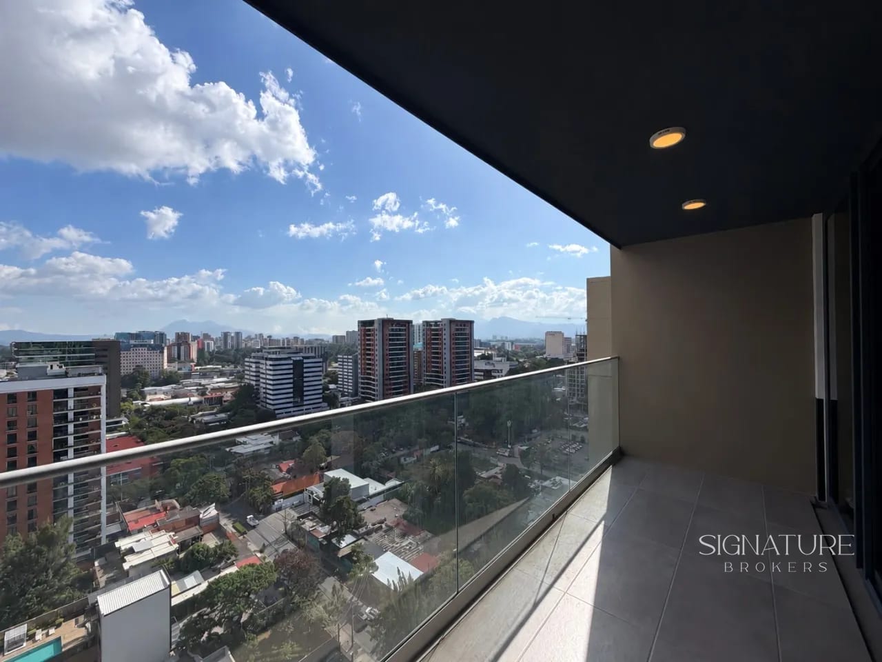 Apartamento en Renta – Vasanta Z.10 (1905) — Apartamento en Alquiler en Vasanta, Zona 10, Guatemala, Ciudad — foto 2 de 14