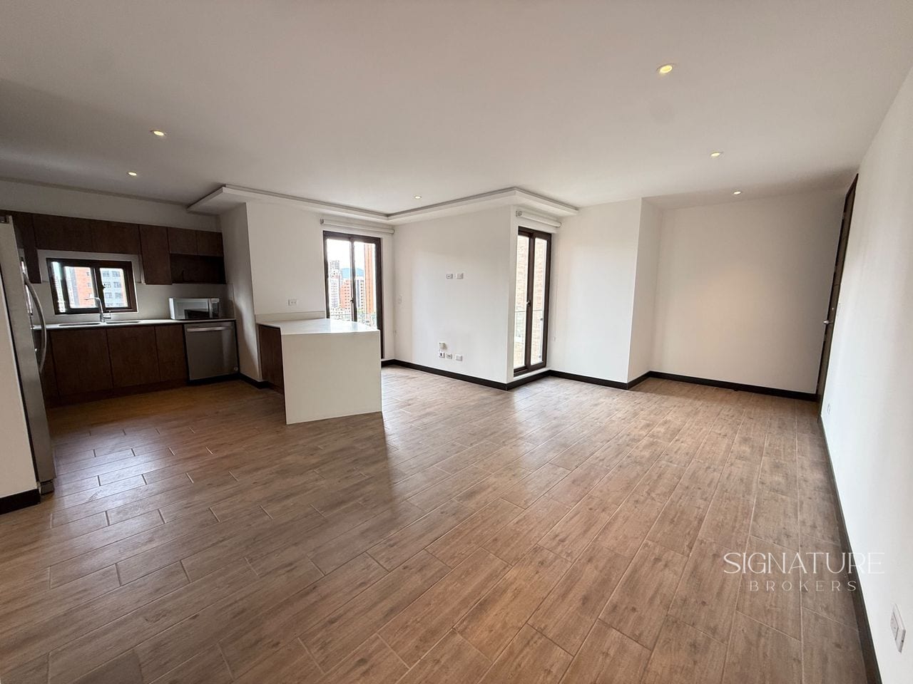 Apartamento en renta - Edificio Marqués de Oakland, zona 10 — Apartamento en Alquiler en Marques de Oakland, Zona 10, Guatemala, Ciudad — foto 1 de 11