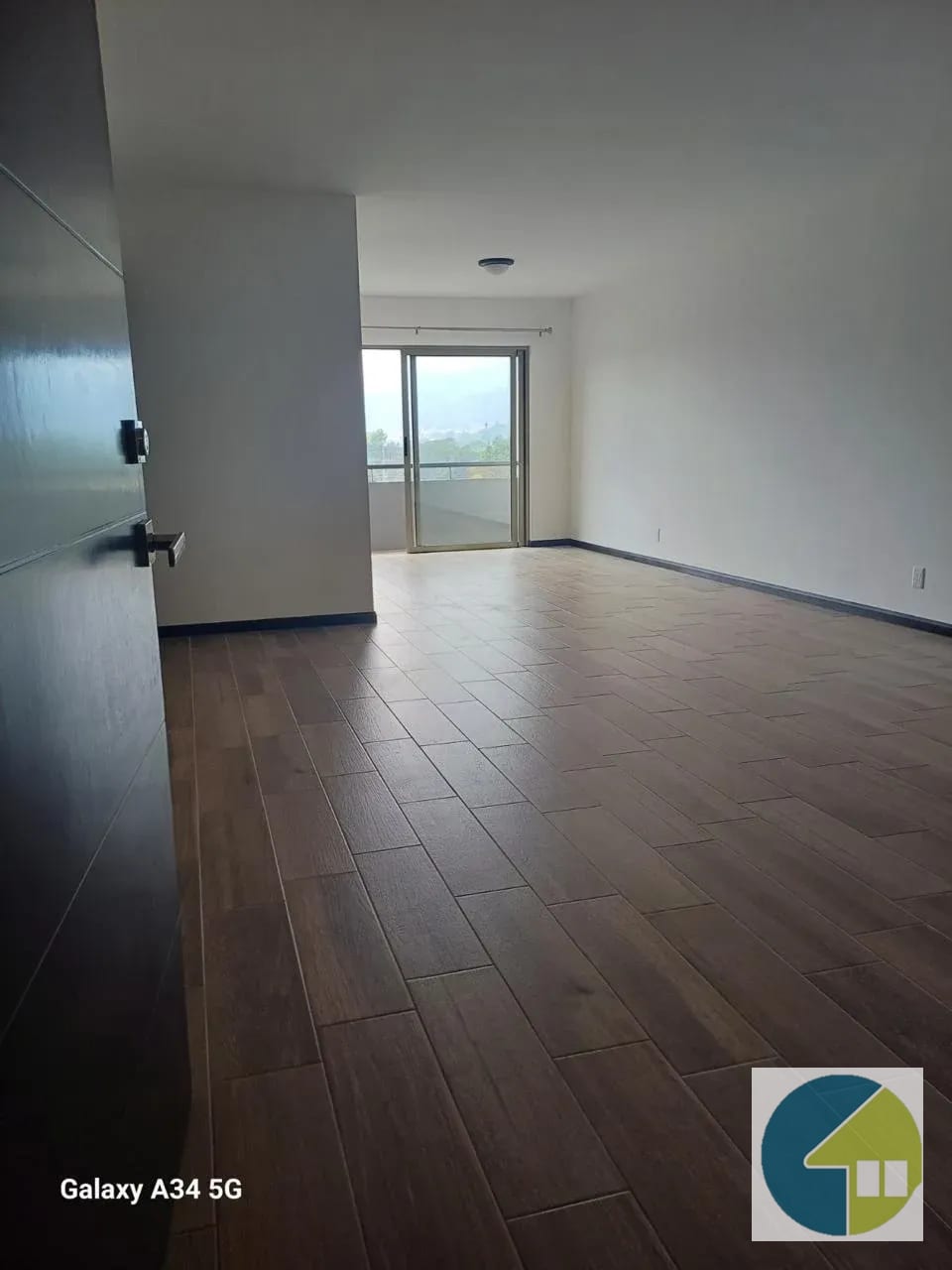Comedor — Apartamento en Renta en Zona 14 – Segheria — Apartamento en Alquiler en Segheria, Zona 14, Guatemala, Ciudad — foto 11 de 11