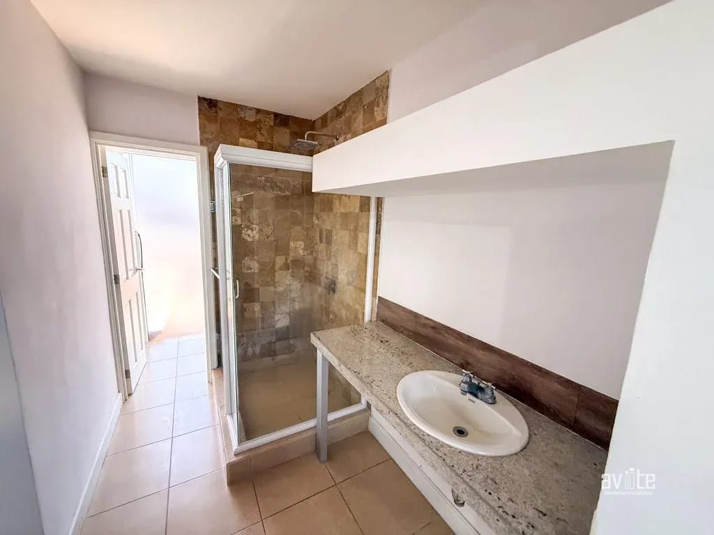 Casa dentro de Condominio, cerca de Cayala y URL Q3,500,000 más impuestos — Casa en Venta en Zona 16, Guatemala, Ciudad — foto 9 de 13