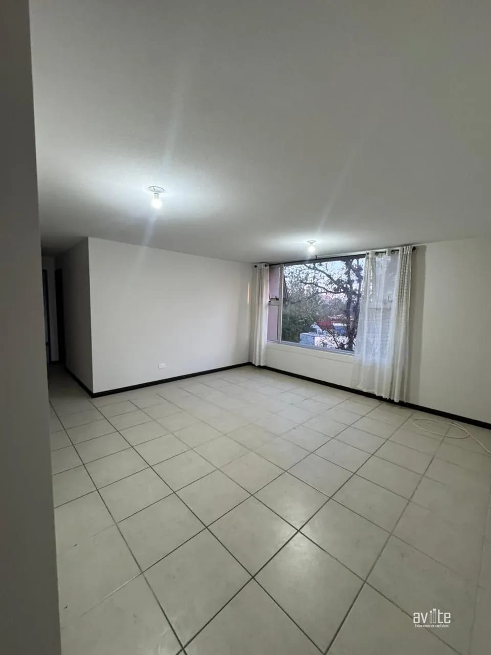 Apartamento nivel medio, Condado Naranjo en alquiler. — Apartamento en Venta en Condado Naranjo, Zona 4 Mixco, Guatemala, Ciudad — foto 3 de 11