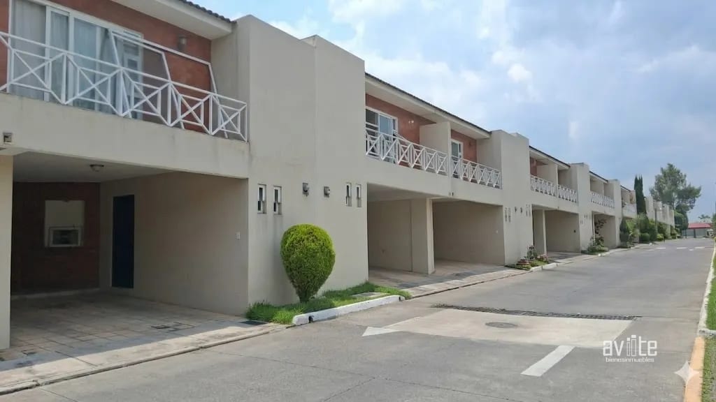Bosques de La Fontana, zona 4 de Mixco. Venta de hermosa casa — Casa en Venta en Zona 4 Mixco, Guatemala, Ciudad — foto 1 de 16