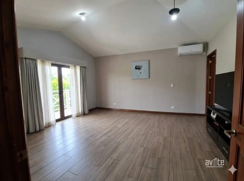 Bosques de La Fontana, zona 4 de Mixco. Venta de hermosa casa — Casa en Venta en Zona 4 Mixco, Guatemala, Ciudad — foto 10 de 16
