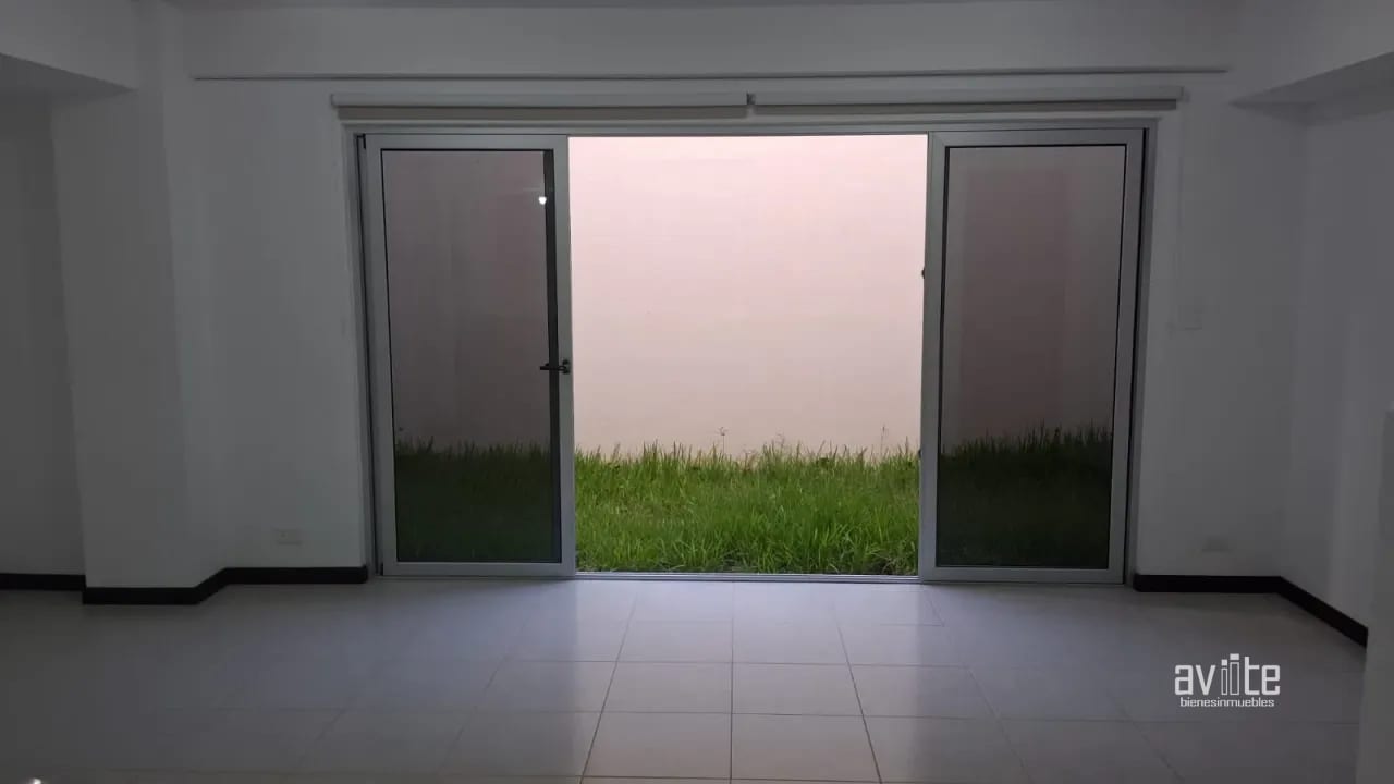 Villa para estrenar en nivel 1 en Serena, en Condado Naranjo. Q7,800.00 con mantenimiento incluido — Apartamento en Alquiler en Zona 4 Mixco, Guatemala, Ciudad — foto 3 de 14