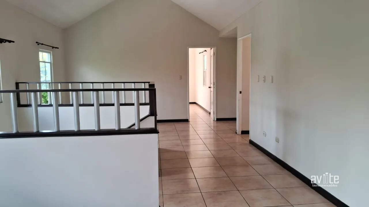 Condado Naranjo, Victoria en Alquiler. — Casa en Alquiler en Condado Naranjo, Zona 4 Mixco, Guatemala, Ciudad — foto 9 de 11