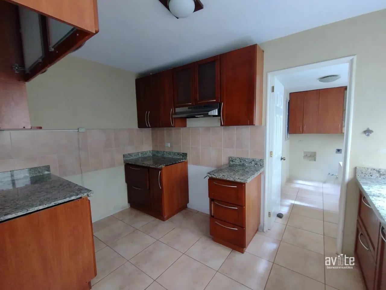 Condado Naranjo, casa Alambra en venta Q2,750,000 — Casa en Venta en Condado Naranjo, Zona 4 Mixco, Guatemala, Ciudad — foto 8 de 11